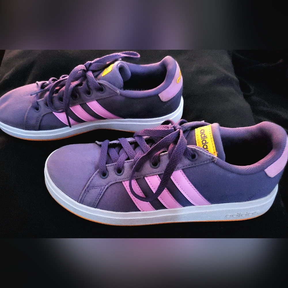 Purple Addidas girls shoes size 4 - Picture 3 of 7